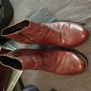 BOC women's brown anjle boot size 9 1/2